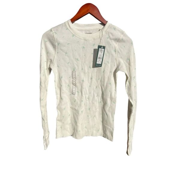 Alpine Design Tops - Alpine design woman’s Small white ditsy print waffle knit thermal baselayer
